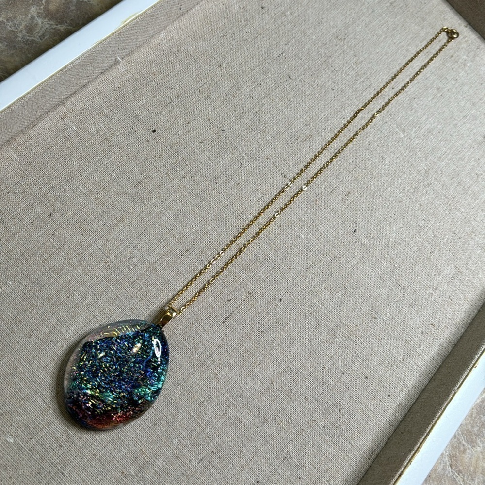 Dichroic fused glass pendant with chain - Picture 9 of 9